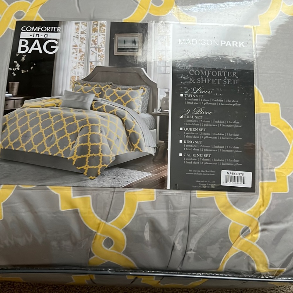 9 piece New in bag full size comforter set